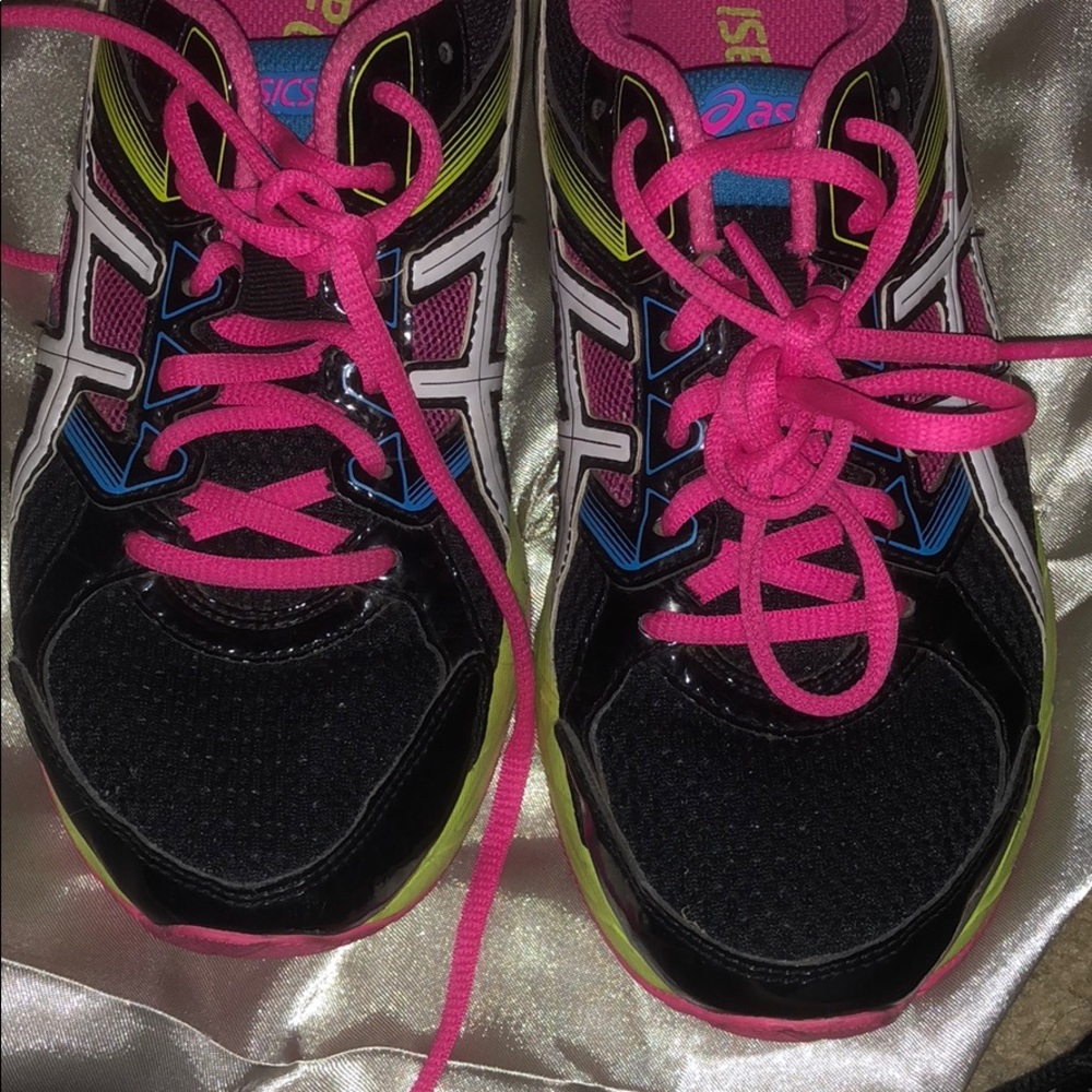 Shoes - Picture 4 of 5